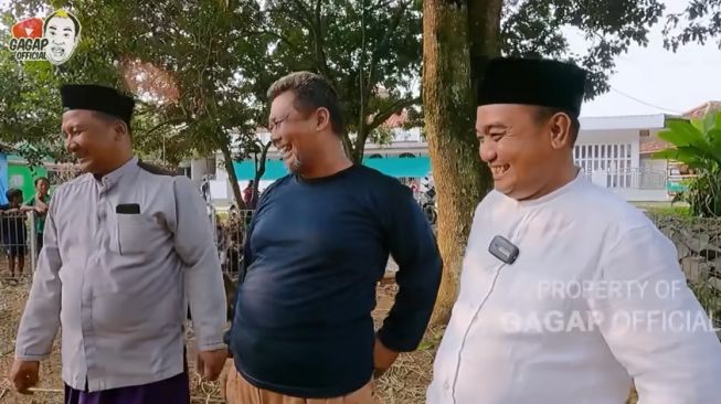 Potret Azis Gagap Jualan Hewan Kurban (YouTube/Gagap Official)