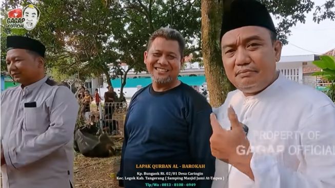 Potret Azis Gagap Jualan Hewan Kurban (YouTube/Gagap Official)