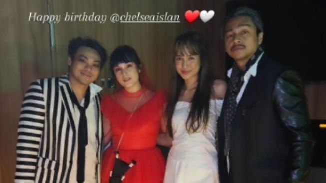 Potret Ulang Tahun Chelsea Islan (Instagram/miktambayong)mstwn)