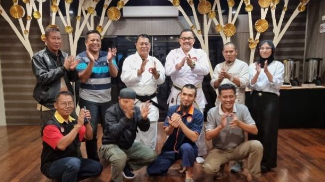 Paman Birin Sumbang Rp25 Juta ke Lemkari Sumbar untuk Matras