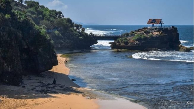 Daya Tarik Pantai Kukup, Suguhkan Pemandangan Alam Gunungkidul yang Eksotis