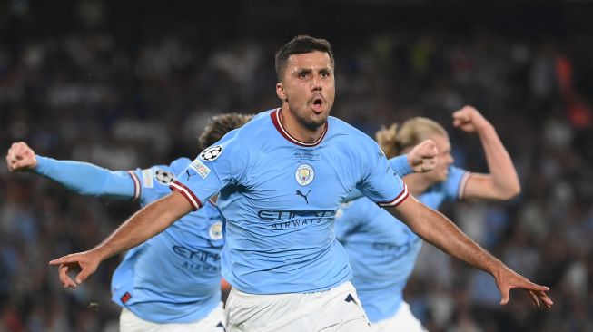 Gelandang Manchester City Rodrigo merayakan golnya saat pertandingan sepak bola final Liga Champions antara Inter Milan dan Manchester City di Stadion Olimpiade Ataturk di Istanbul, Turki, Sabtu (10/6/2023). [Franck FIFE / AFP]
