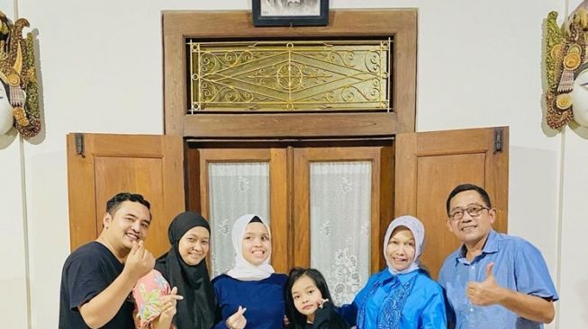 Bukan hanya Putri Ariani Saja, Adik dan Ayahnya Punya Suara Merdu yang Bikin Merinding