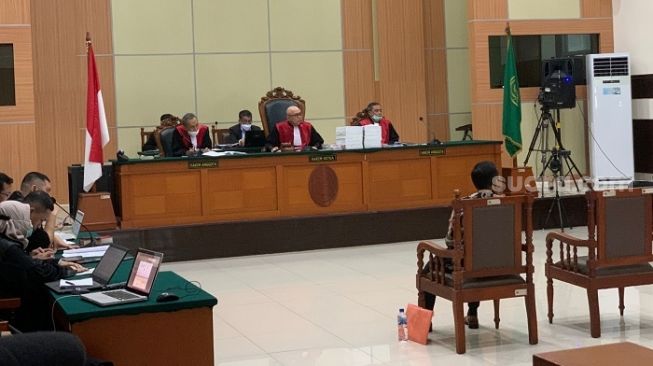 PANAS! Pengacara Haris-Fatia Mencak-mencak Ditertawakan Jaksa, Hakim Turun Tangan