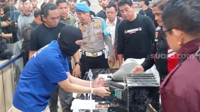 Penampakan Brankas Narkoba di Sekretariat Mahasiswa Kampus UNM