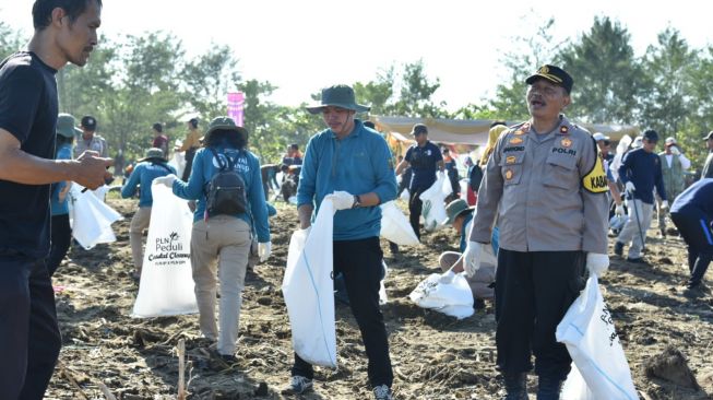 PLN Indonesia Power Kumpulkan 230 Ton Sampah Melalui Gerakan Coastal Clean Up