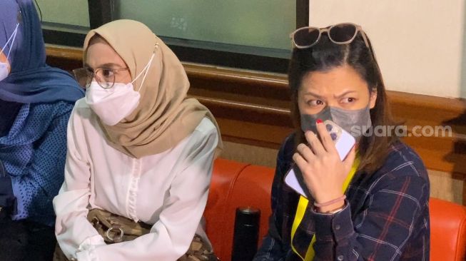 Istri Vincent Rompies, Fifi Karamoy di Pengadilan Agama Jakarta Selatan, Senin (12/6/2023) [Suara.com/Adiyoga Priyambodo]