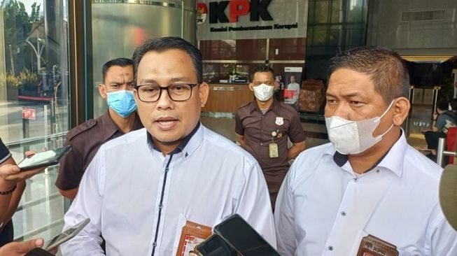 Terkait Kasus Korupsi di Basarnas, Kepala Baguna PDIP Max Ruland Boseke Dicekal KPK Keluar Negeri