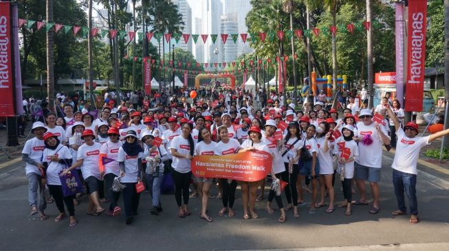 Rayakan National Flip Flop Month, Ada Acara Freedom Walk Pakai Sandal Jepit Kece di CFD