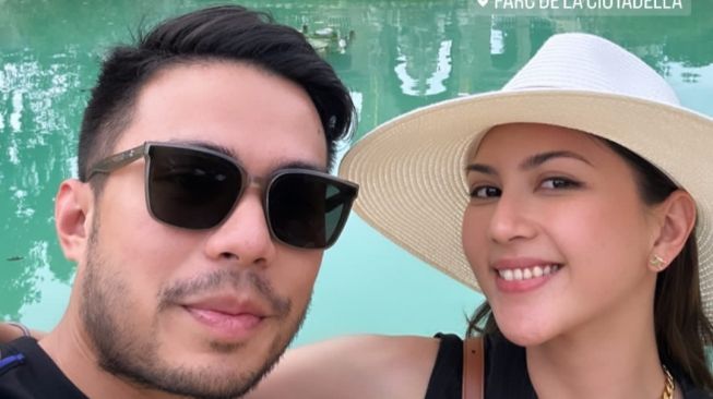 Jessica Mila dan Yakup Hasibuan bagikan potret romantis bulan madu. (Dok. Instagram)