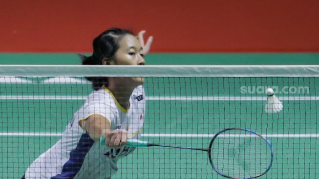 Pebulu tangkis tunggal putri Indonesia Putri Kusuma Wardani saat bertanding dengan tunggal putri Amerika Iris Wang dalam babak pertama (32 besar) turnamen Indonesia Open 2023 di Istora Senayan, Jakarta, Selasa (13/6/2023). [Suara.com/Alfian Winanto]