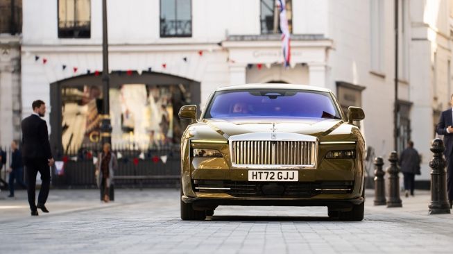 Rolls-Royce Spectre memberikan pengalaman super mewah yang otentik, pribadi, dan mudah, serta substansi rekayasa sejati [Rolls-Royce Motor Cars].