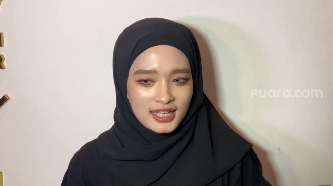 Diprediksi Bakal Lepas Hijab, Jawaban Cerdas Inara Rusli Dapat Sanjungan Warganet