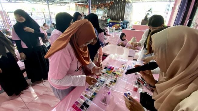 Buka Peluang Bisnis Lewat Pelatihan Membuat Gelang