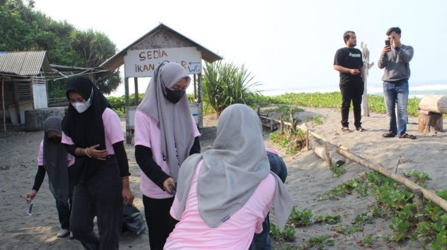 Bersih-bersih Pantai Dipercaya Ampuh Tarik Minat Wisatawan untuk Putar Roda Pariwisata