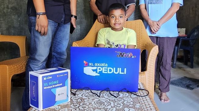 XL Axiata Berikan Laptop dan Paket Internet Kepada Nono Juara Kompetisi Matematika