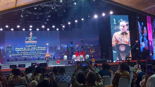 Presiden Joko Widodo (Jokowi) resmi membuka pagelaran Jakarta Fair 2023 di JIExpo Kemayoran, Jakarta Pusat, Rabu (14/6/2023) malam. [ANTARA]