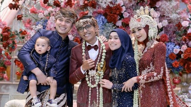 Artis yang menggantikan saudara perempuannya untuk menikah (Instagram/@lestykejora)