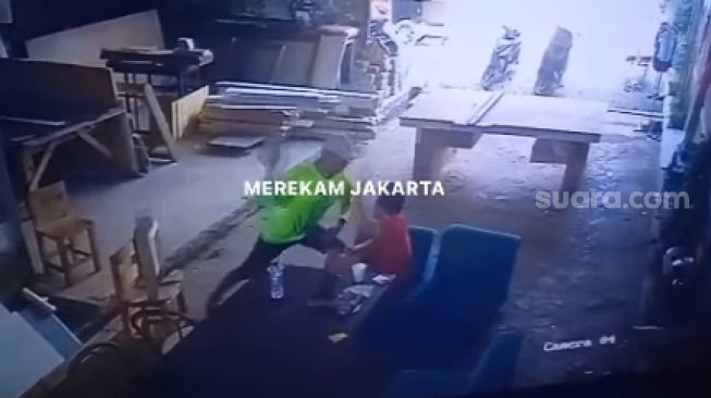 Kepala Bocor Dikepruk Batu, Pria di Pancoran Dianiaya Temannya Cuma Gegara Tak Dikasih Nomor HP Cewek