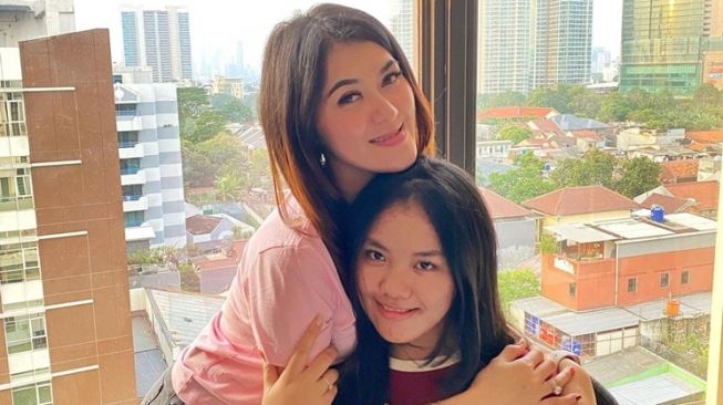 Potret terbaru Ade Bunga Niari (Instagram/@bunganiari_)