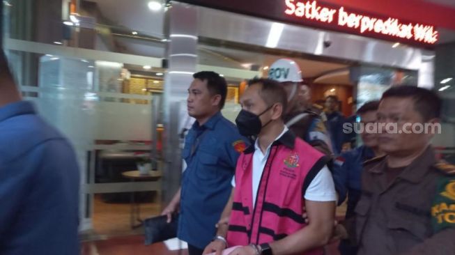 Direktur Utama PT Basis Utama Prima (BUP) Muhammad Yusrizki tersangka baru kasus korupsi BTS Kominfo. (Suara.com/M Yasir)