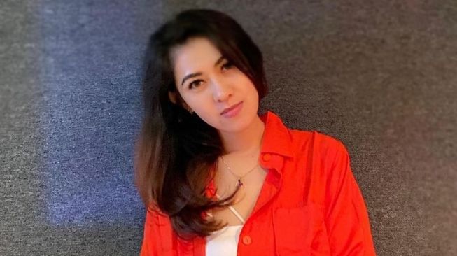 Potret terbaru Ade Bunga Niari (Instagram/@bunganiari_)