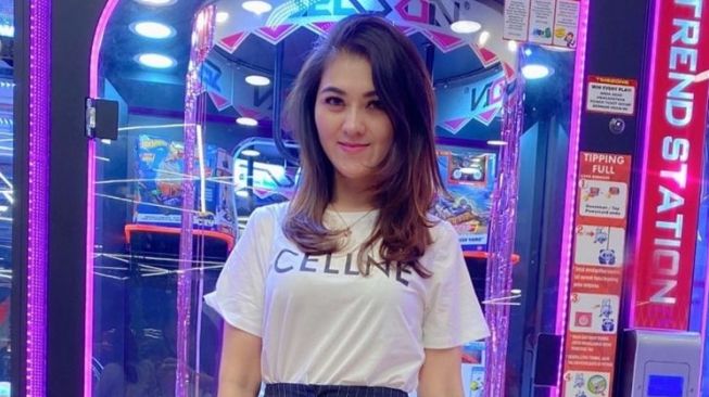 Potret terbaru Ade Bunga Niari (Instagram/@bunganiari_)