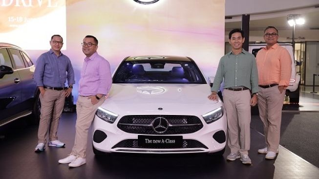 STAR DRIVE 2023 di Main Atrium Senayan City, Jakarta menghadirkan antara lain The New A-Class [PT MBDI]. 