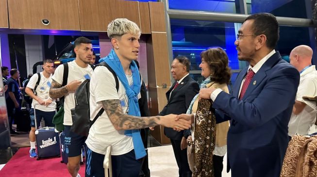 Pemain Timnas Argentina tiba di bandara Soekarno-Hatta, Jumat (16/6/2023). [Twitter@Argentina]