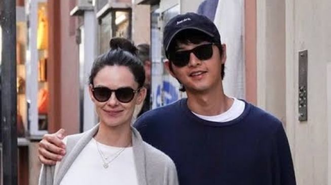 Selamat! Istri Song Joong Ki Dikonfirmasi Hamil Anak ke-2