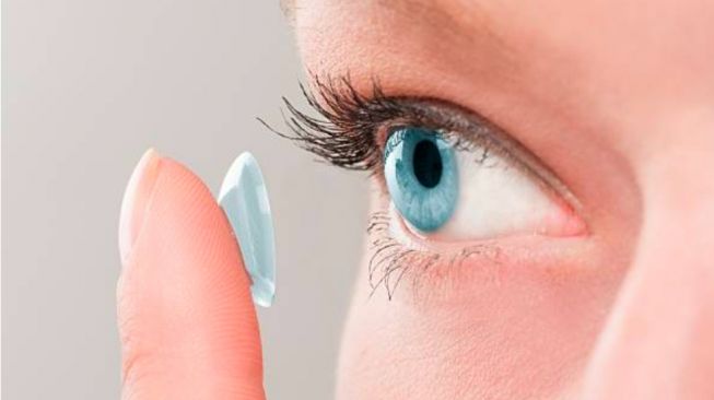 Jangan Sembarangan! Dokter Mata Ungkap Pakai Softlens Dengan Ceroboh Bisa Buat Penglihatan Menjadi Berkurang