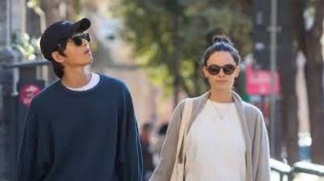 Perjalanan Istri Song Joong Ki, Katy Saunders Melahirkan (Istimewa) 