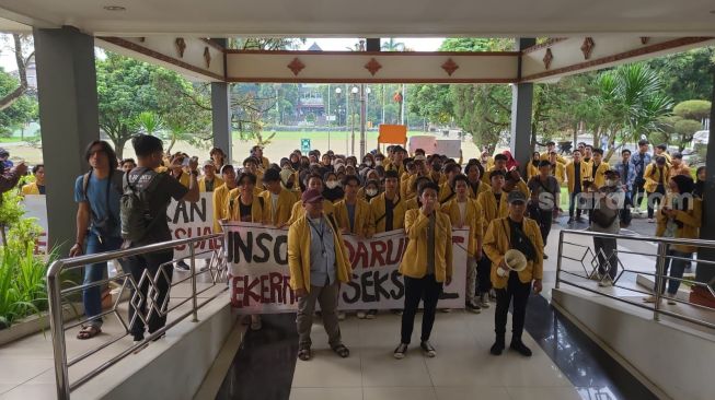 Dianggap Lambat Menangani Kasus Dugaan Pelecehan Seksual, BEM Unsoed Demo Ajukan 8 Tuntutan