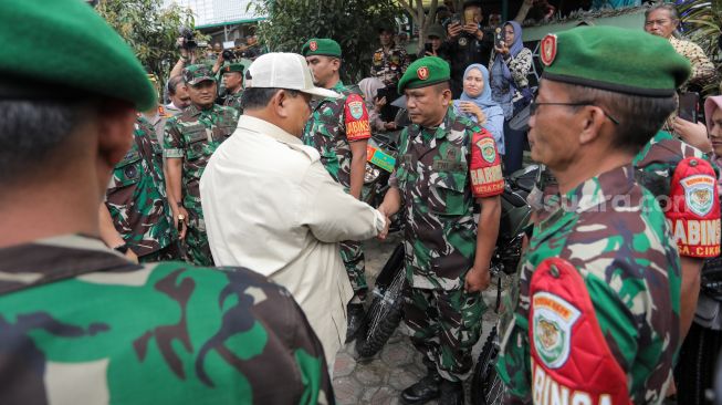 Prabowo Serahkan Bantuan Sepeda Motor Untuk Babinsa