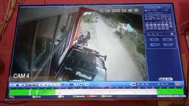 Pencuri Motor di Garut Terekam CCTV, Ini Ciri-Ciri Pelaku