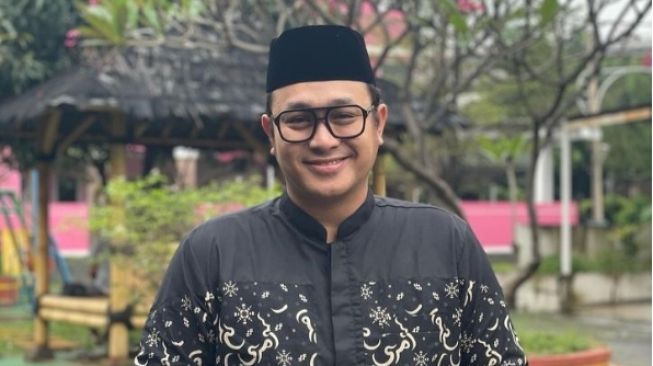 Gaya Bicara Gilang Dirga Saat Debat Cawabup Jadi Sorotan Netizen: Mirip Anies Baswedan