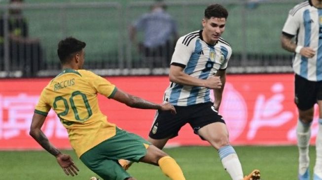 Pemain Argentina Julian Alvarez pada pertandingan sepak bola persahabatan antara Australia dan Argentina di Stadion Pekerja di Beijing pada 15 Juni 2023.  Pedro PARDO/AFP