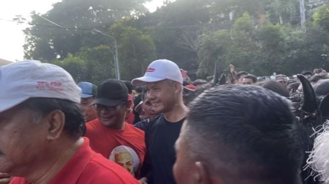 Koster Kenalkan Ganjar Pranowo Sebagai Capres di Lapangan Renon