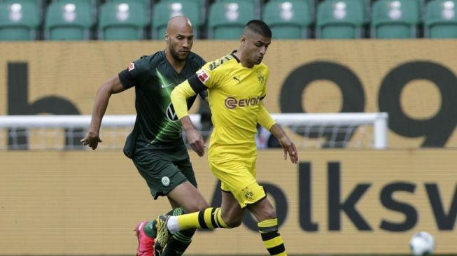 Brighton Rekrut Mahmoud Dahoud dari Borussia Dortmund