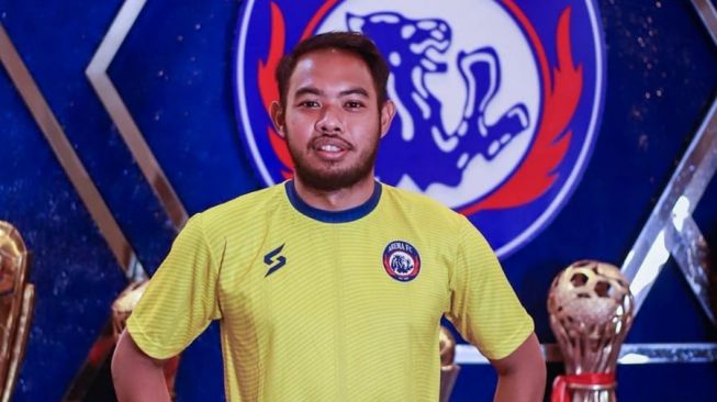 Profil Adixi Lenzivio, Penjaga Gawang Baru Arema FC Pengganti Adilson Maringa