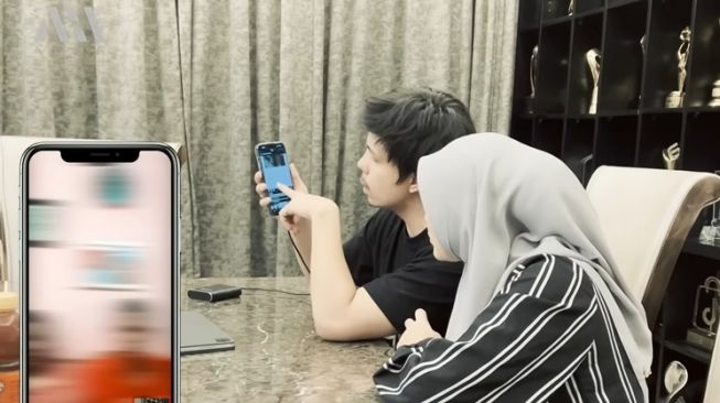 Momen Atta dan Aurel Labrak Pembully Ameena (YouTube/AH)