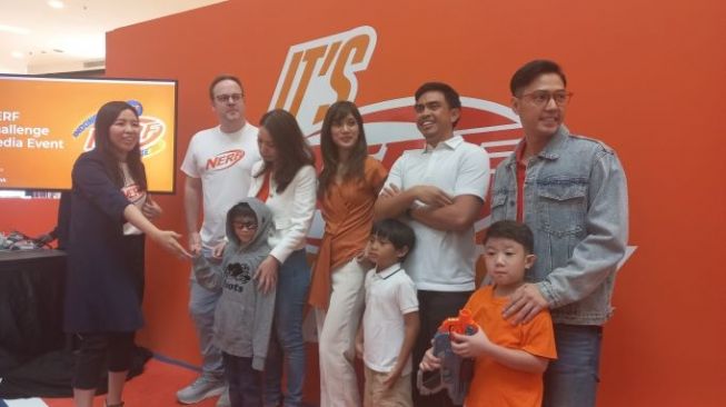 Rizky Kinos dan anak pertamanya Panutan Adhya Semesta Trinycta. (dok. Dini/Suara.com)