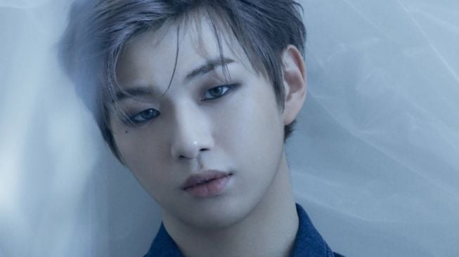 Mirip Film Action, Kang Daniel Rilis Teaser MV Sinematik untuk Lagu SOS