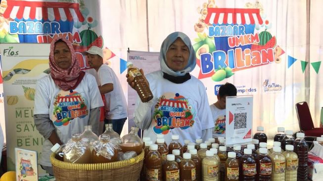Murjiyati dan warga dari Kiringan turut hadir dalam Bazaar UMKM BRILian yang diadakan BRI Cik Di Tiro Jogja [Suara.com/Hadi]