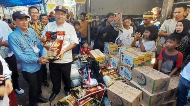 Pemprov Sulsel Kirim Bantuan untuk Korban Kebakaran di Jalan Andi Djemma Kota Makassar