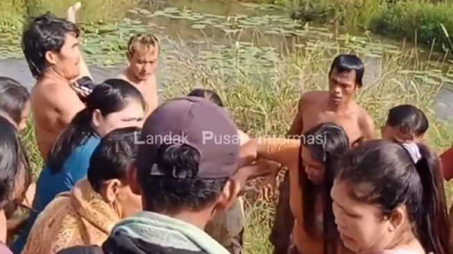 Diduga Kelelahan saat Berenang, Seorang Bocah di Landak Tewas Tenggelam di Kolam Bekas Galian Dompeng