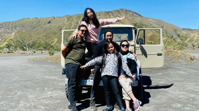 Potret Bahagia Putri Ariani Bareng Keluarga (Instagram/@renialfianty)