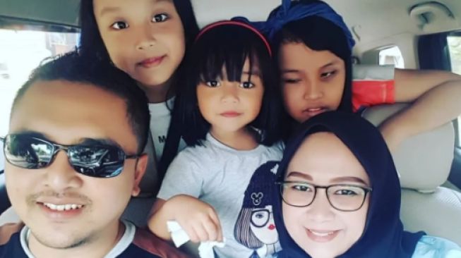 Potret Bahagia Putri Ariani Bareng Keluarga (Instagram/@renialfianty)