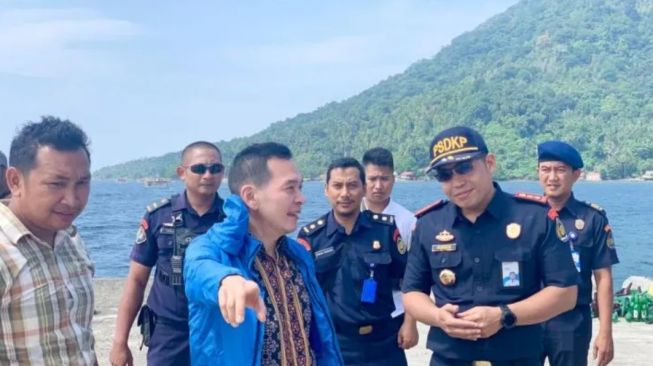 Daniel Johan Minta Aktifitas Penambangan Pasir di Pulau Gelam Dihentikan: Saya Akan Mengambil Hak Konstitusionalnya