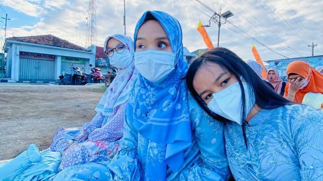 Potret Bahagia Putri Ariani Bareng Keluarga (Instagram/@renialfianty)